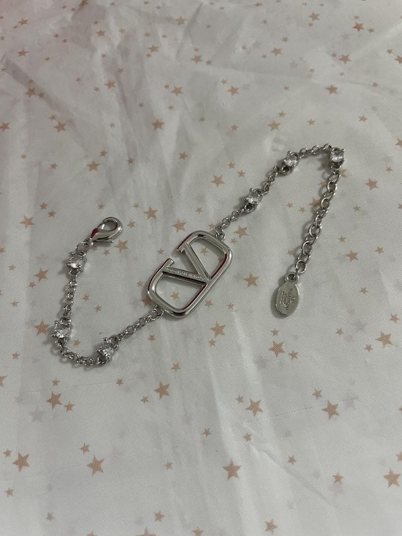 シルバー・お薦め　ヴァレンティノ　ブレスレット　VALENTINO Vロゴ