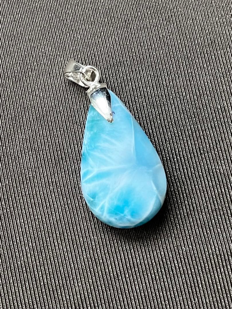 天然石ラリマー☆高品質！しずく型ペンダントトップ☆両面違う模様で素敵！