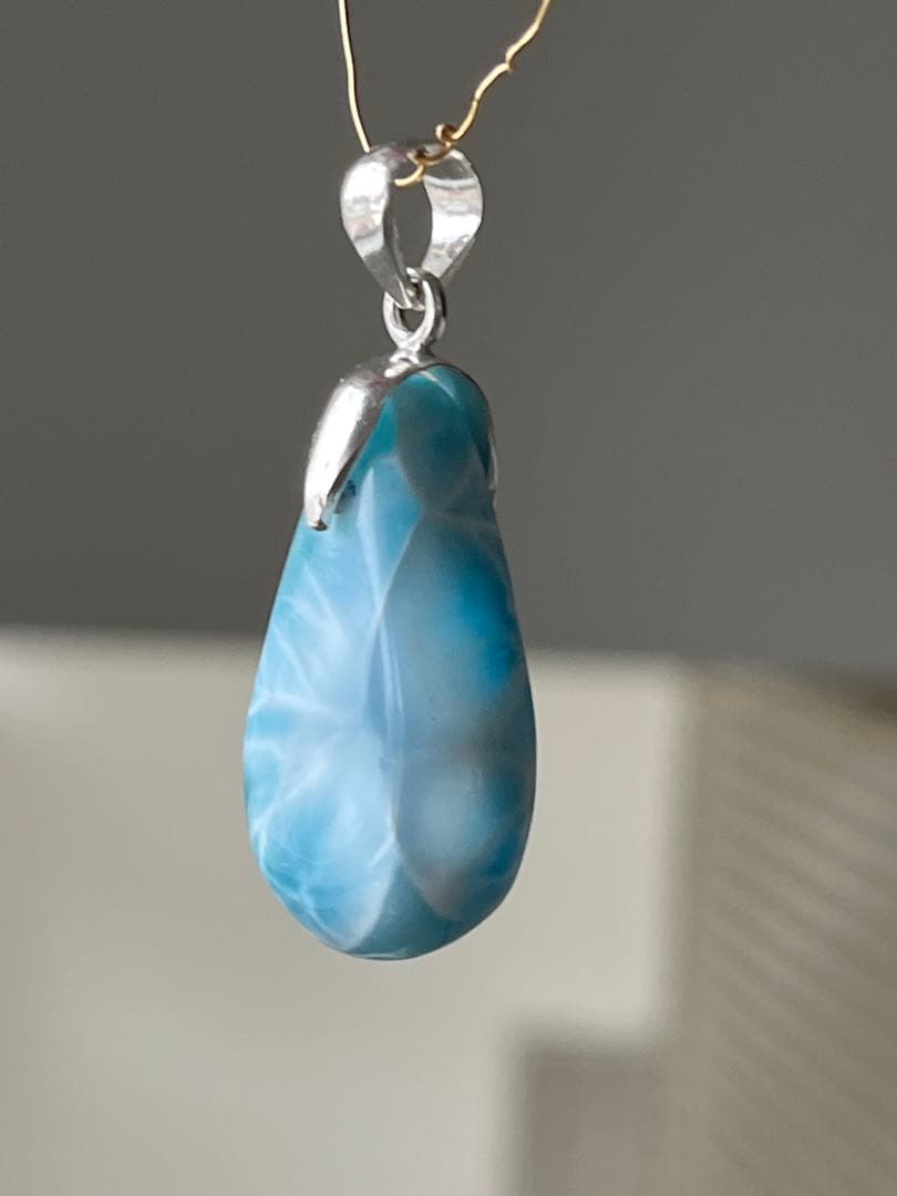 天然石ラリマー☆高品質！しずく型ペンダントトップ☆両面違う模様で素敵！