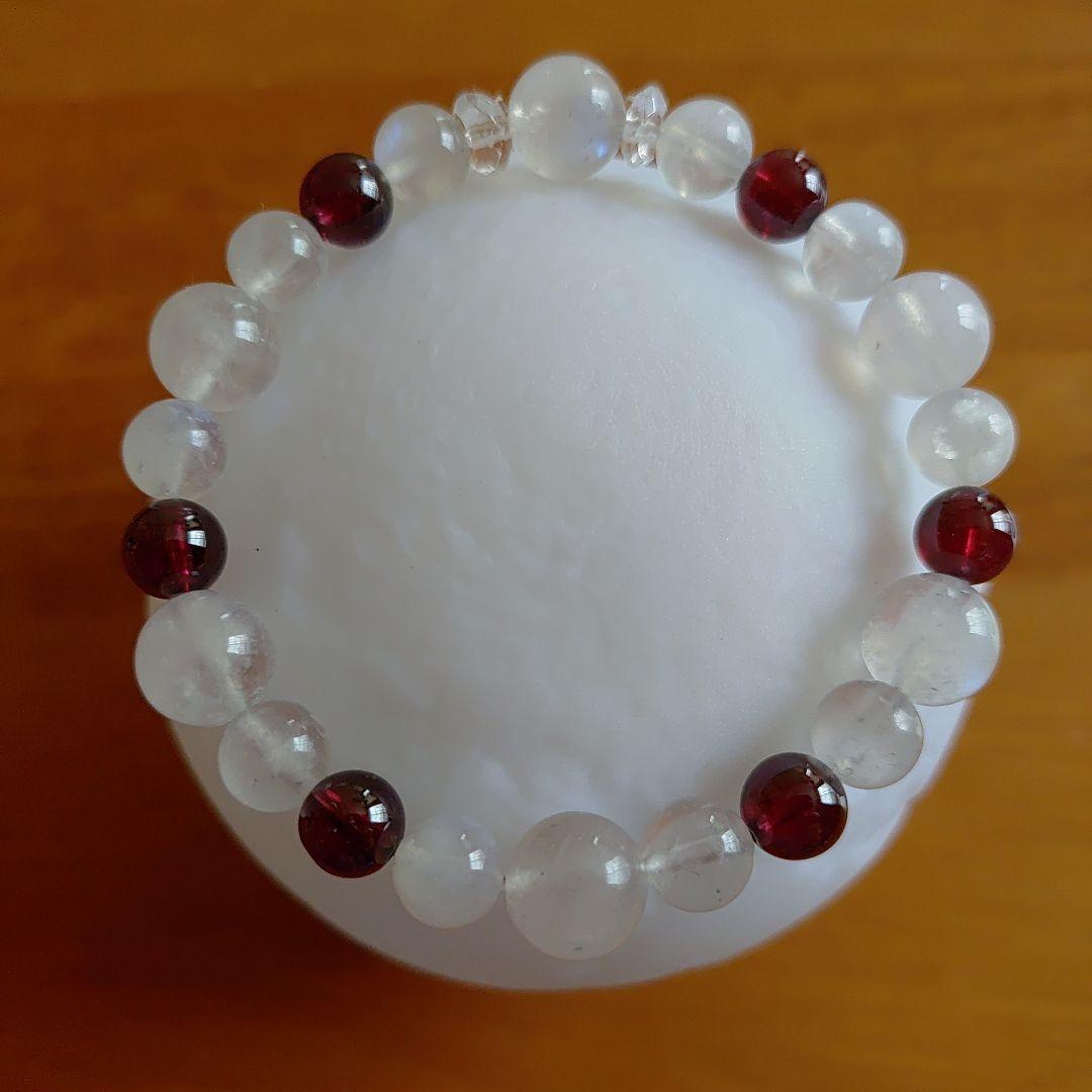 ブルームーンストーンとロードライドガーネットのブレスレット
