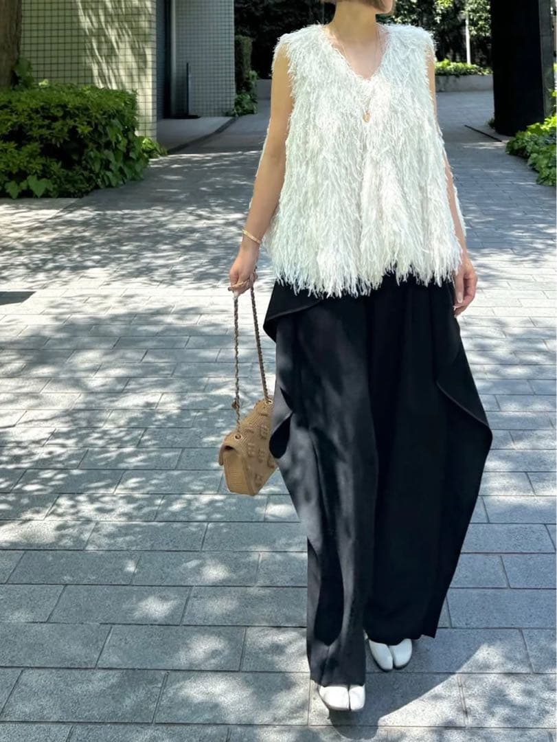 美品 シーニュ cygne Aラインフレアトップス ginie ホワイト