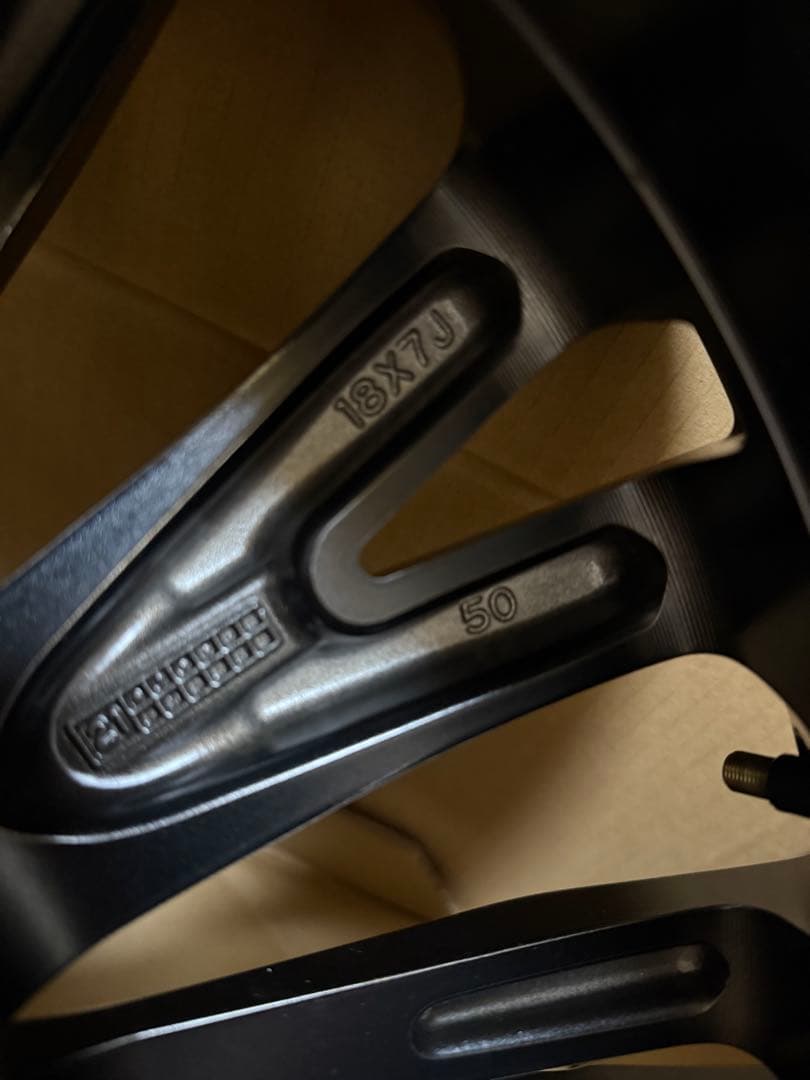 ハチコ　トヨタ　ヤリスクロス　純正18インチアルミホイール　②