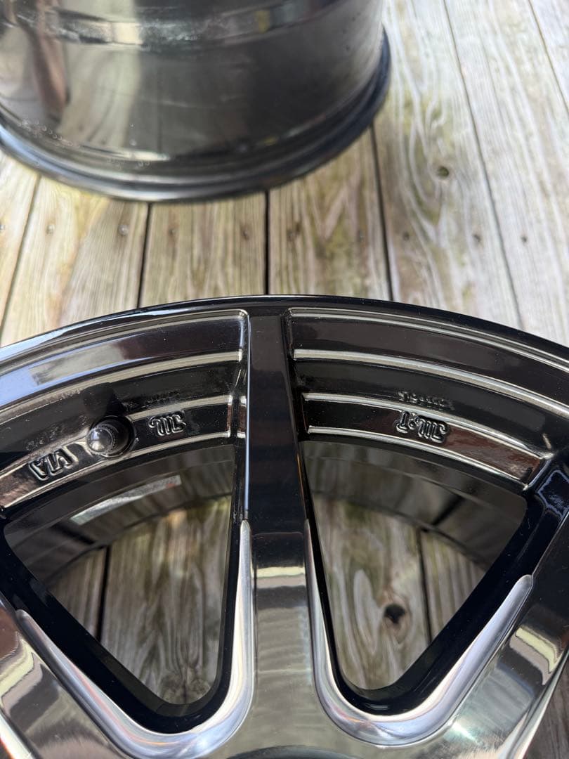 アルジェノン フェニーチェ 17インチ 6H139.7 8J +20 ハイエース