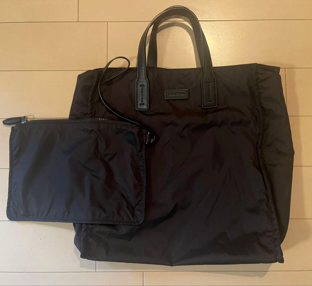 フェラガモ黒 ナイロン トートバッグ