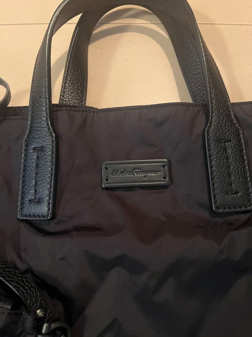 フェラガモ黒 ナイロン トートバッグ