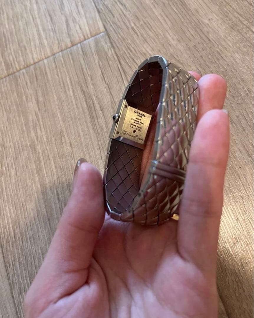 【外箱、説明書付き】シャネル　CHANEL　シルバー　クォーツ時計　マトラッセ