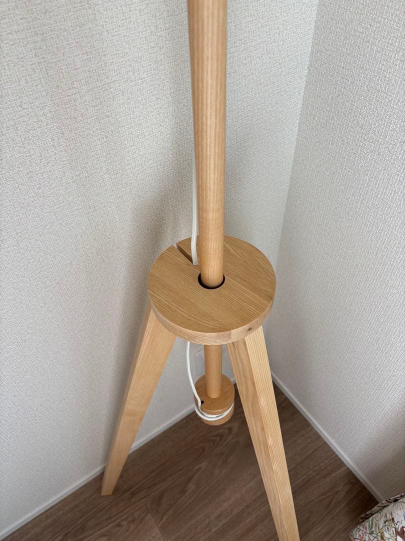 IKEA LAUTERS 木製トライポッドフロアスタンドライト