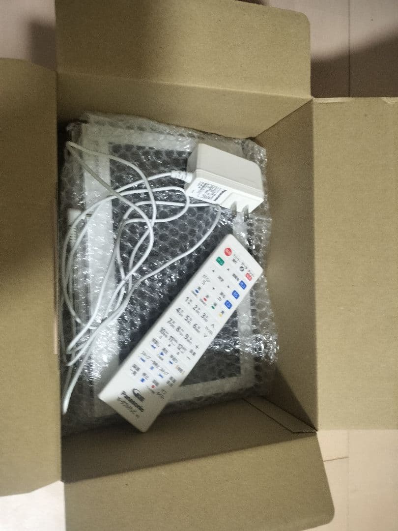 Panasonic どこでもビエラ　UN-10CE9D ポータブルテレビ