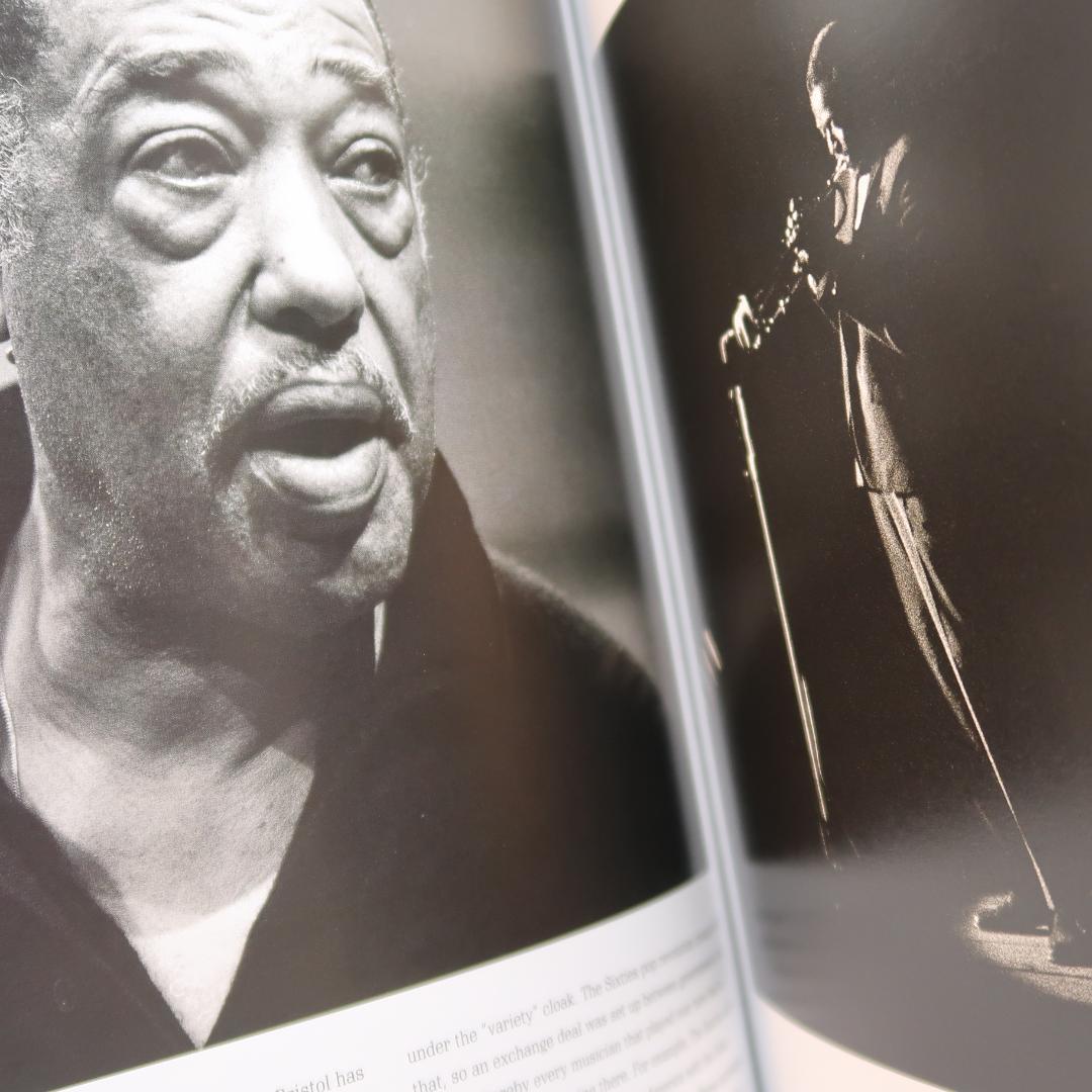 セール！ 希少サイン本　洋書　The Unclosed Eye （写真集）