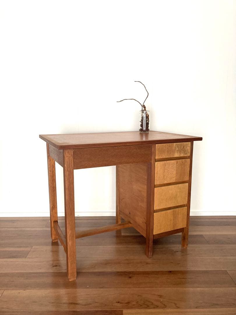 【メンテ済み】シンプルなデザインの木製机　片袖机　ビンテージ　昭和レトロ