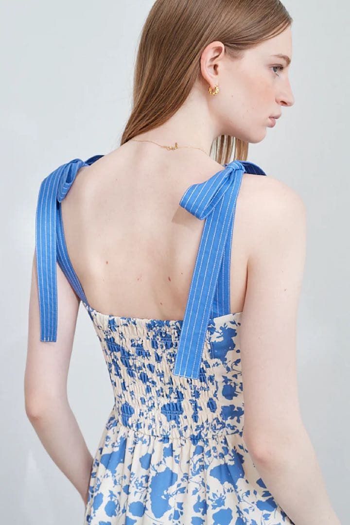 Estella.K 青と白の花柄ワンピース