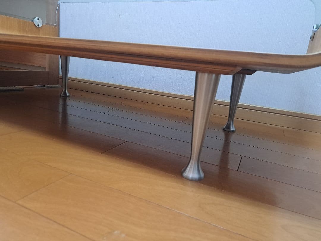 IDC大塚家具ガラスローテーブル