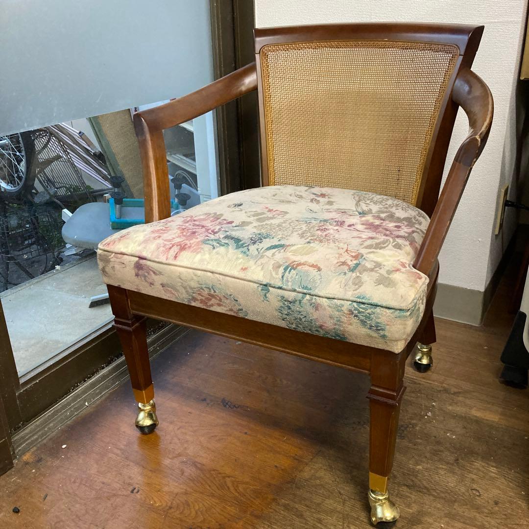 オールドマルニアンティークチェア　キャスター付き