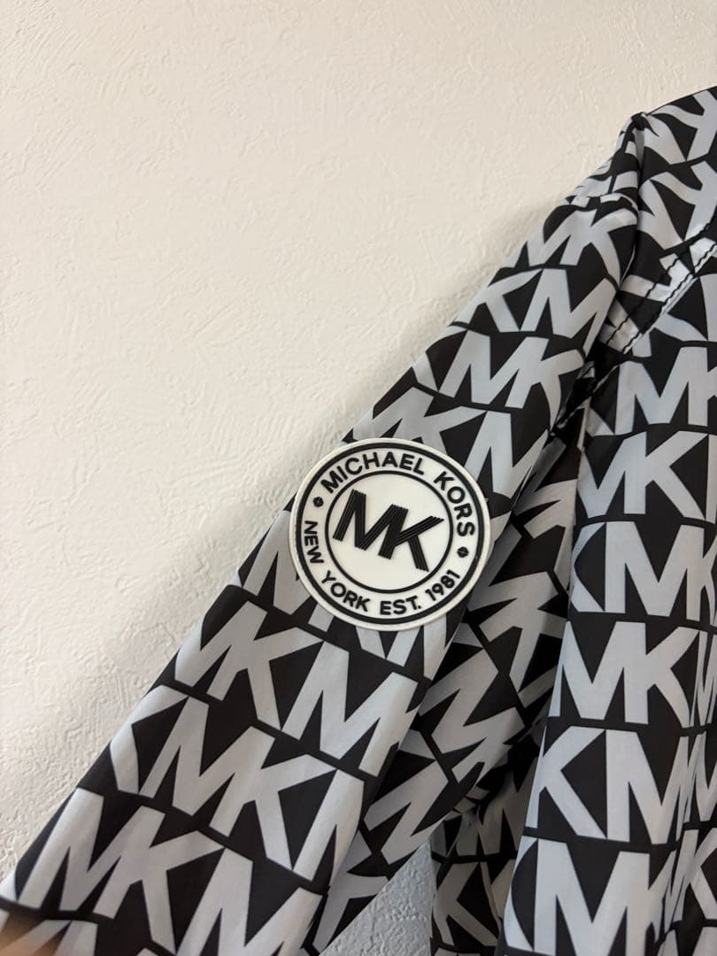 【アモアモ】マイケル・コース ロゴプリントロングパーカー