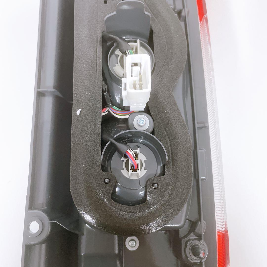 【R7/11月新車外し】TOYOTA ハイエース純正 200系 テールランプ