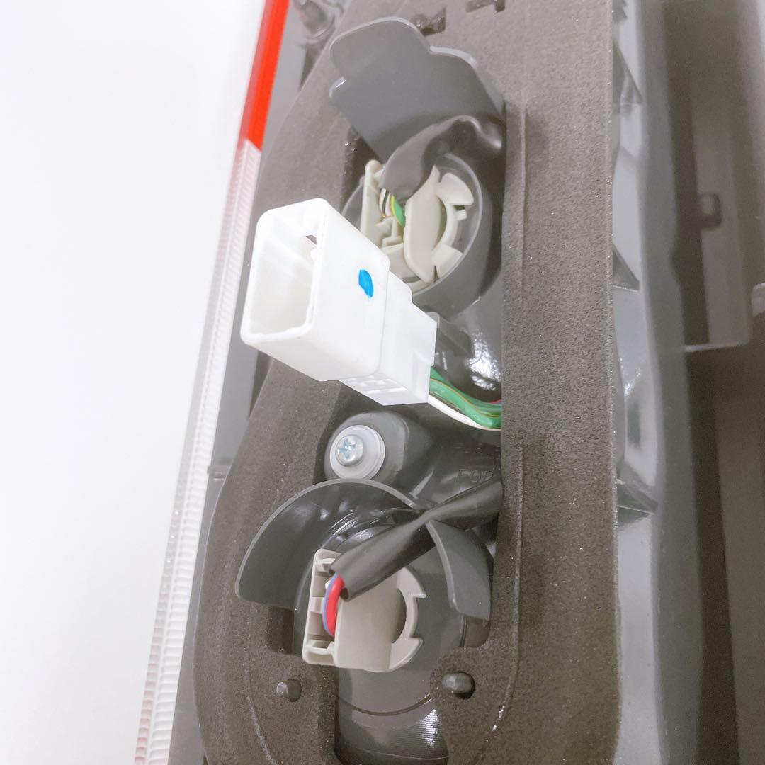 【R7/11月新車外し】TOYOTA ハイエース純正 200系 テールランプ