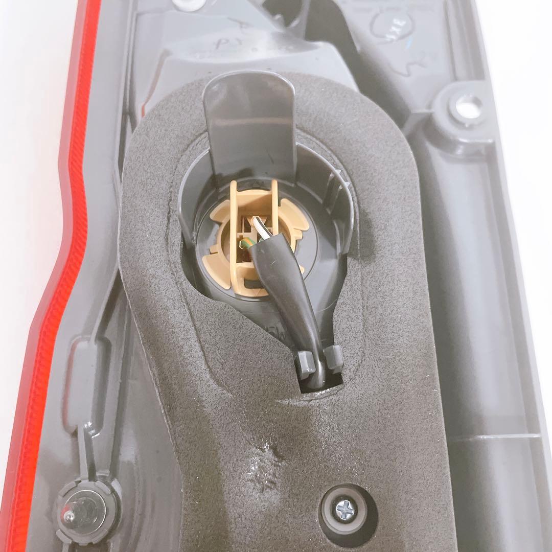 【R7/11月新車外し】TOYOTA ハイエース純正 200系 テールランプ