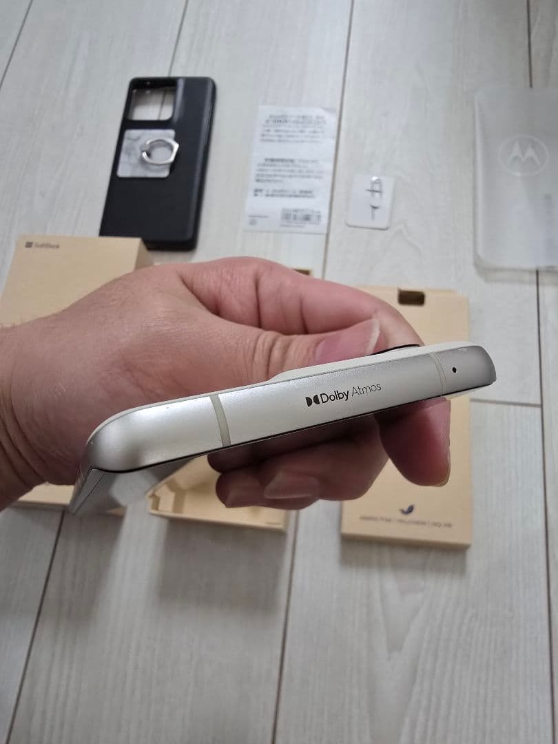 2356. motorola edge 50s pro 白　本体 SIMフリー