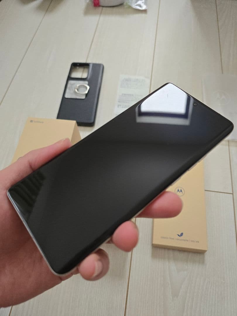 2356. motorola edge 50s pro 白　本体 SIMフリー