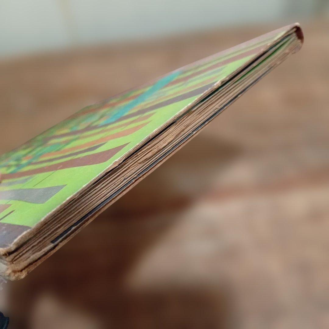 ルドルフ・ルケシュ 洋書 しかけ絵本「FLEETFOOT THE FAWN」