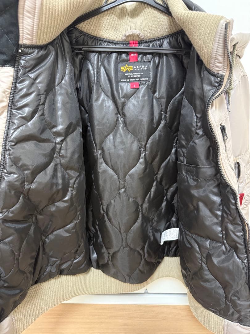ALPHA INDUSTRIES フーデッドリブジャケット　L ベージュ