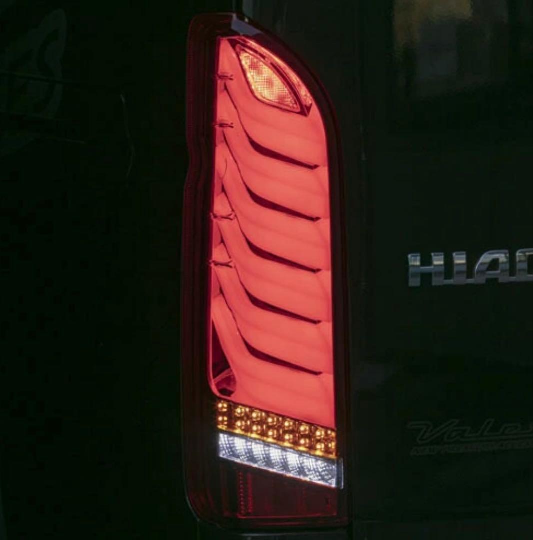 ハイエース 200系　ジュエルレッドテールランプ　ヴァレンティ　未使用品