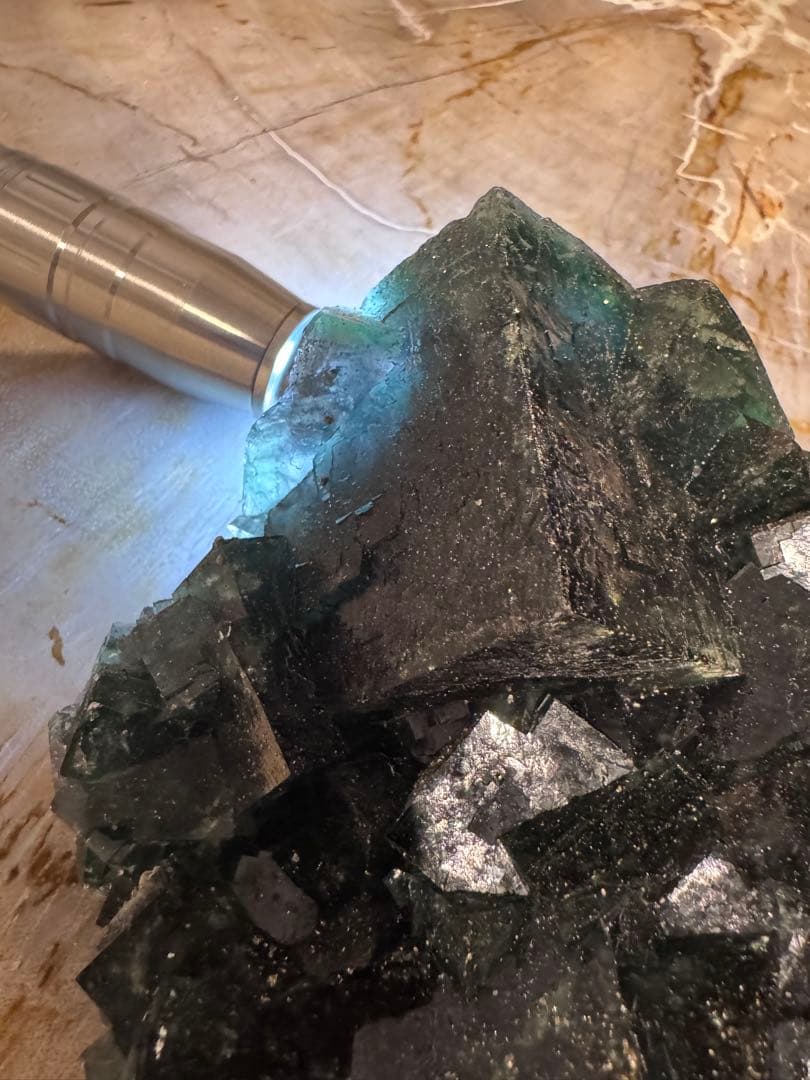 hopeナミビア月光フローライトコレクターピース ＆キラキラパイライト共生