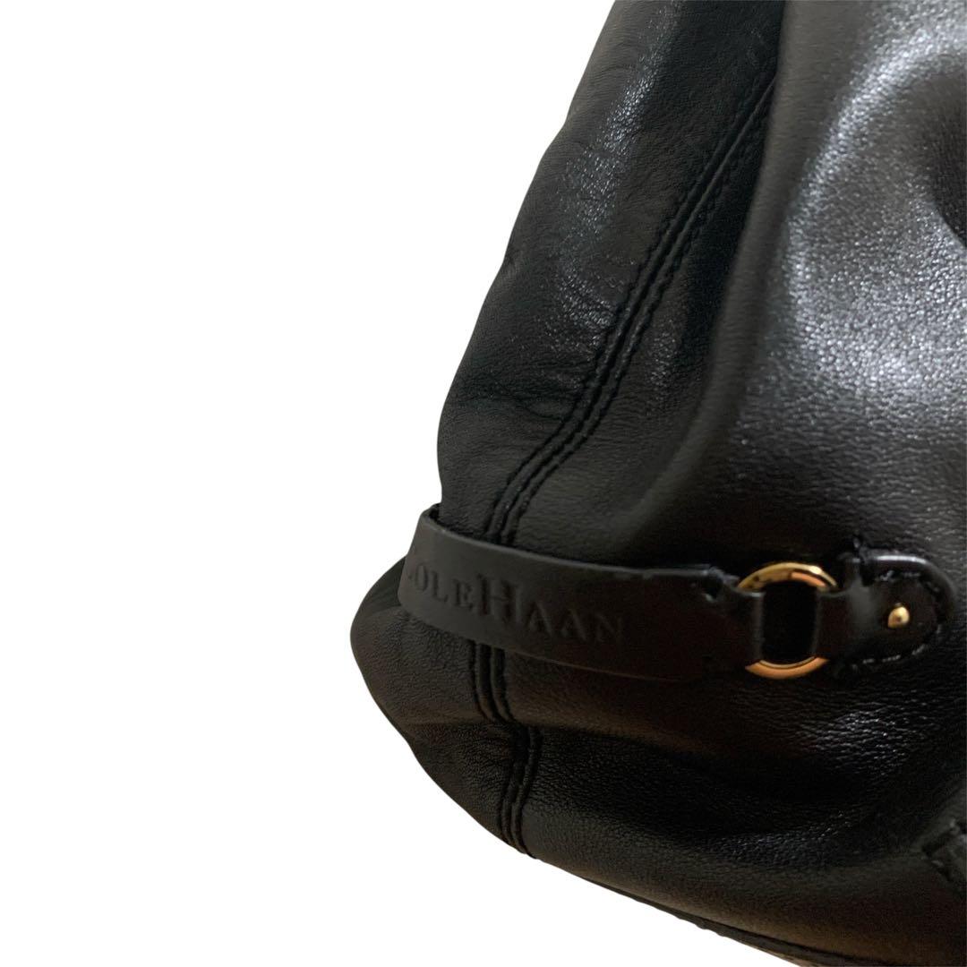 lururu★角擦れ無し美品★COLE HAAN★レザー素材機能的なバッグ