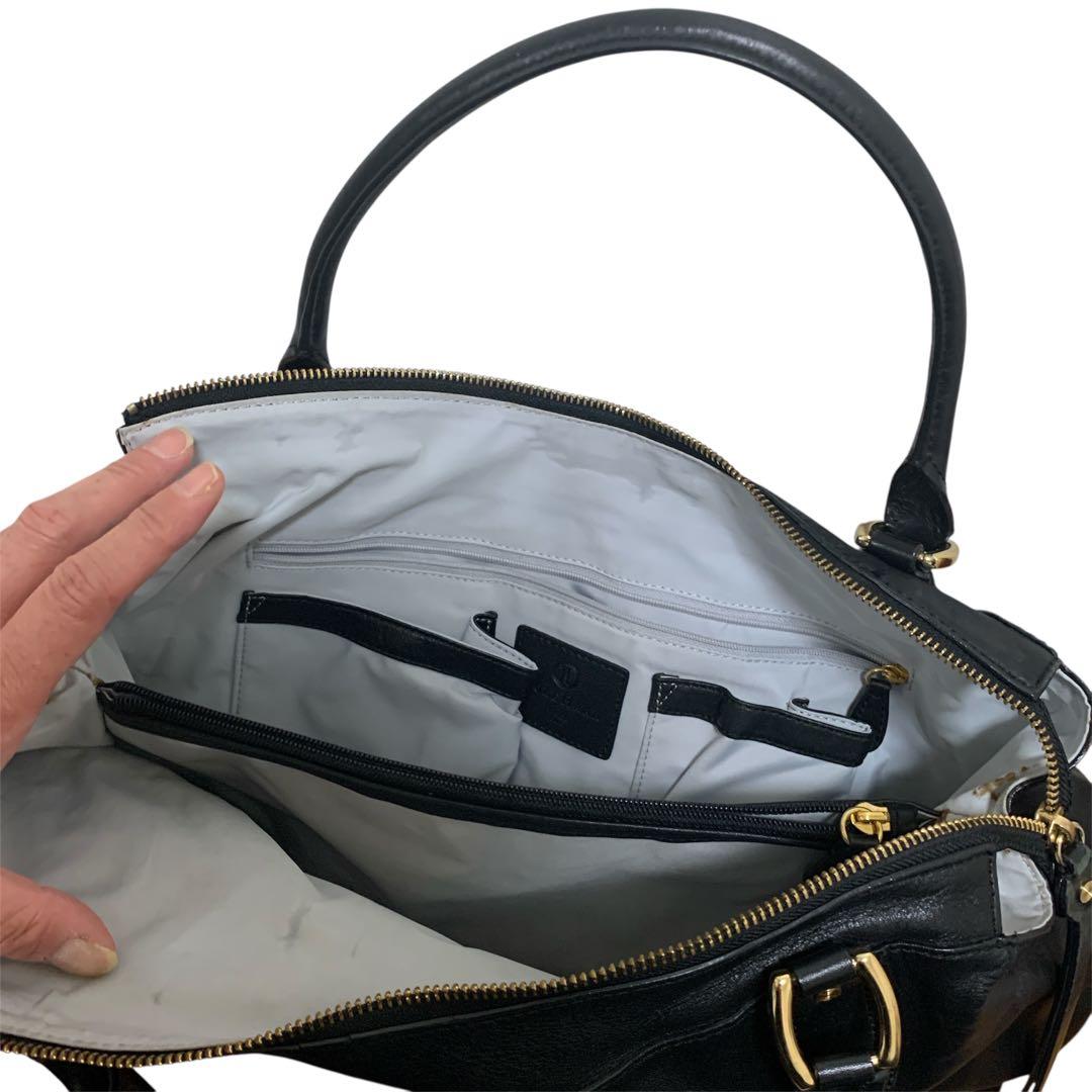lururu★角擦れ無し美品★COLE HAAN★レザー素材機能的なバッグ