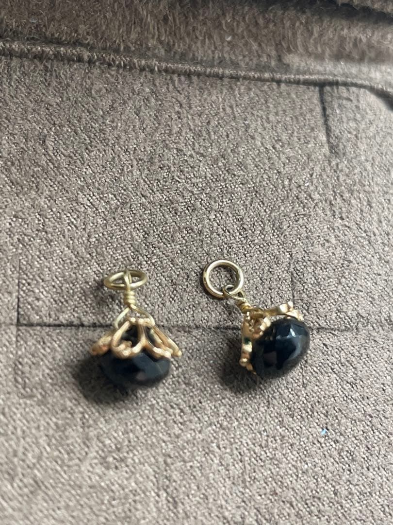 【希少品】agete K10 オニキス 透かし ピアス チャーム
