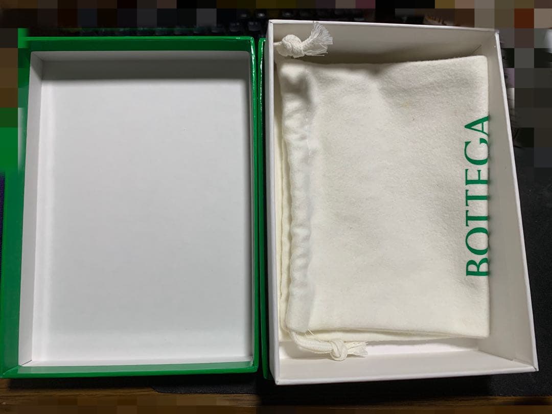 ボッテガヴェネタ マキシイントレチャート レザー カセット 二折財布