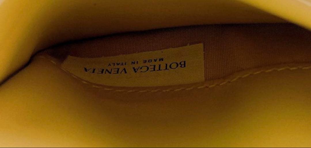 ボッテガヴェネタ マキシイントレチャート レザー カセット 二折財布