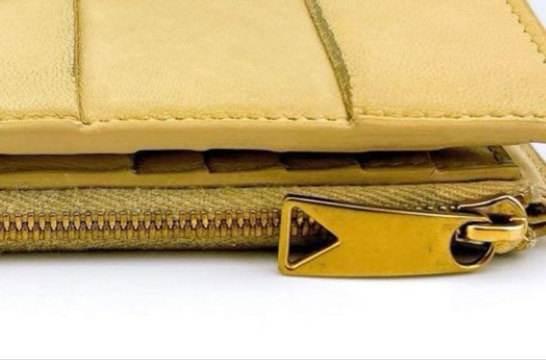 ボッテガヴェネタ マキシイントレチャート レザー カセット 二折財布