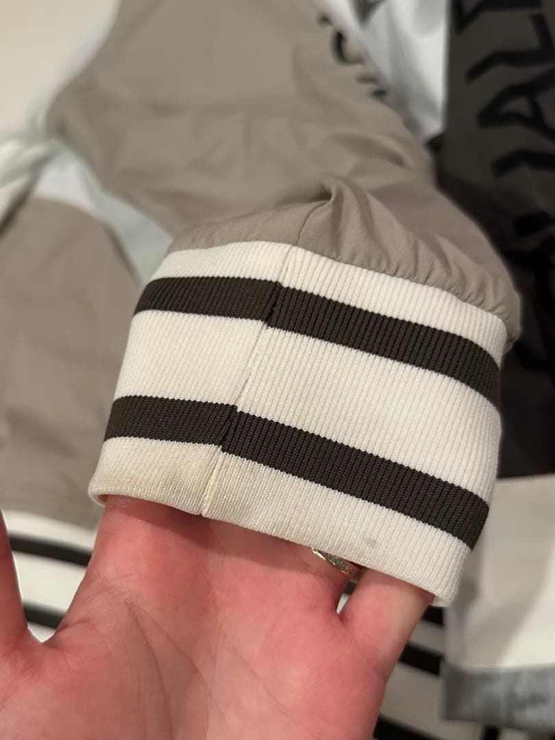 1PIU1UGUALE3 セットアップ ホワイト/グレー