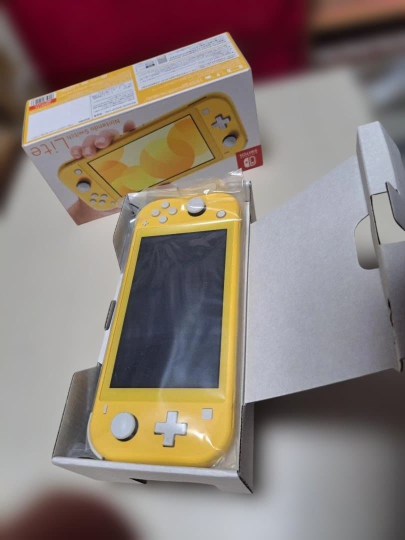 Nintendo Switch Lite イエロー　新品・未開封