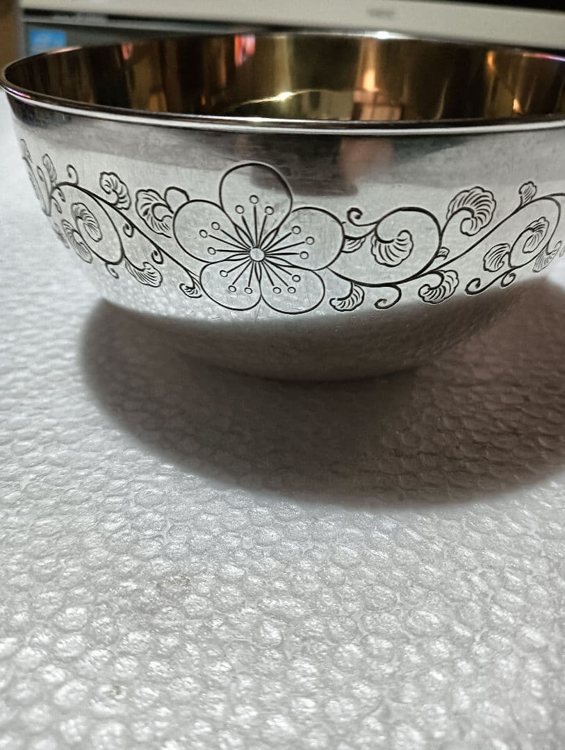 純銀製　李朝家紋入り茶碗