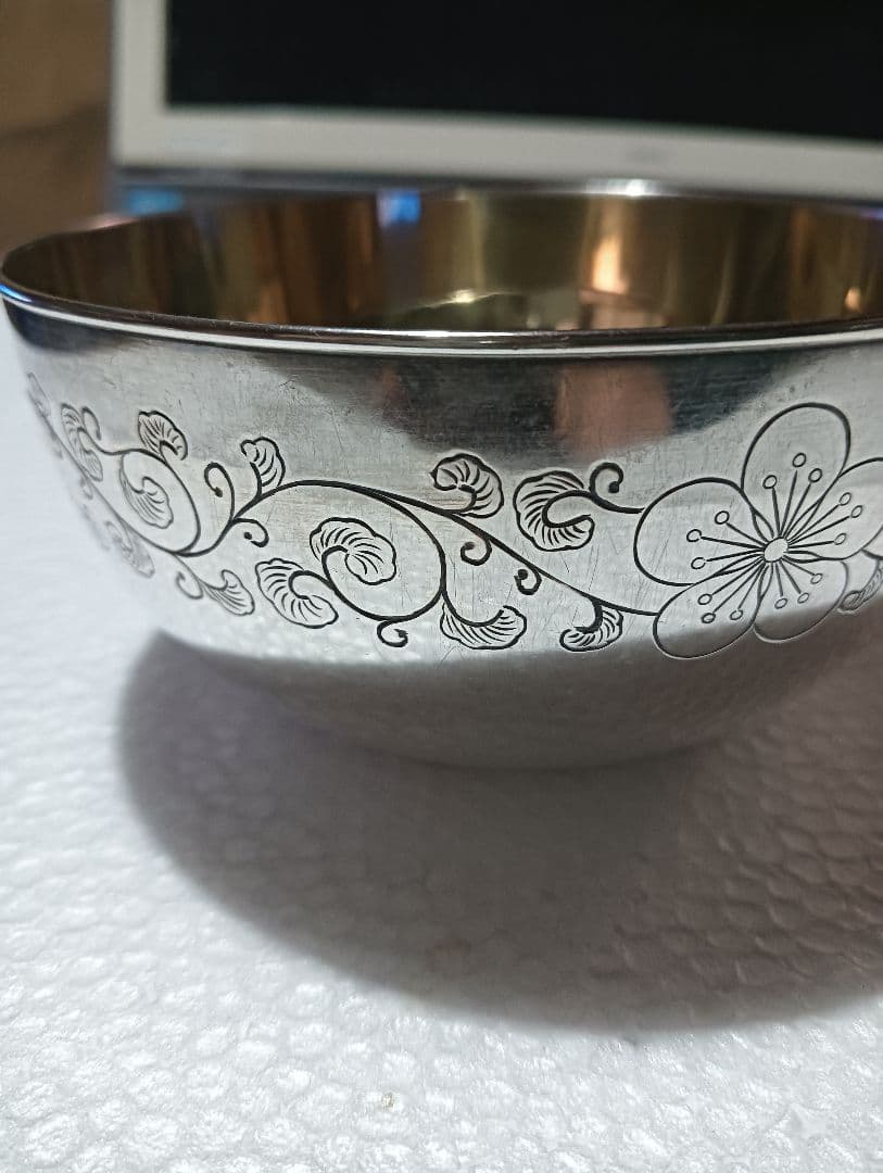 純銀製　李朝家紋入り茶碗