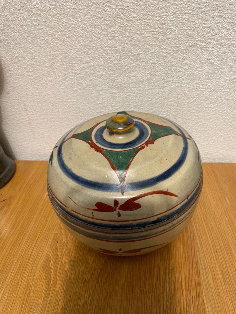 壺屋焼　やちむん　赤絵　タラフー　蓋物　浜田庄司　金城次郎　民藝