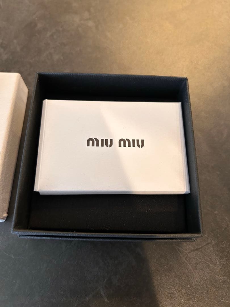 【美品】miu miu /ゴールド/ヘアピン