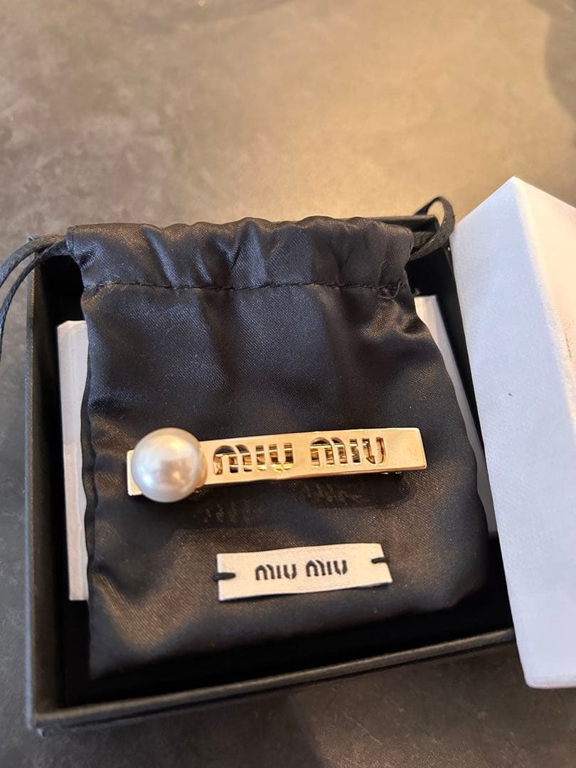 【美品】miu miu /ゴールド/ヘアピン