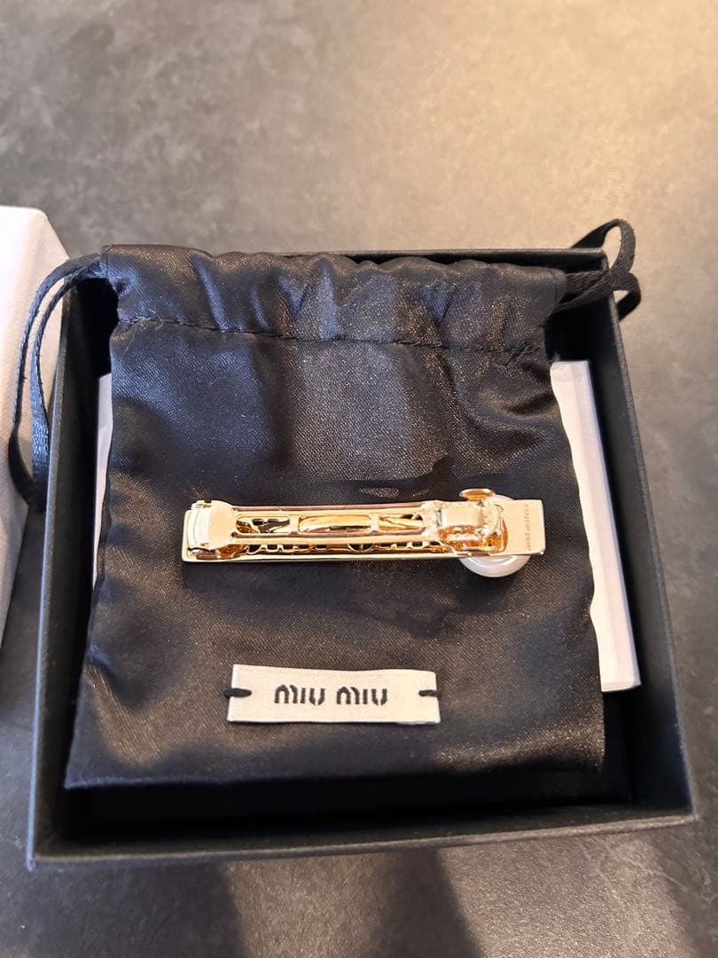 【美品】miu miu /ゴールド/ヘアピン