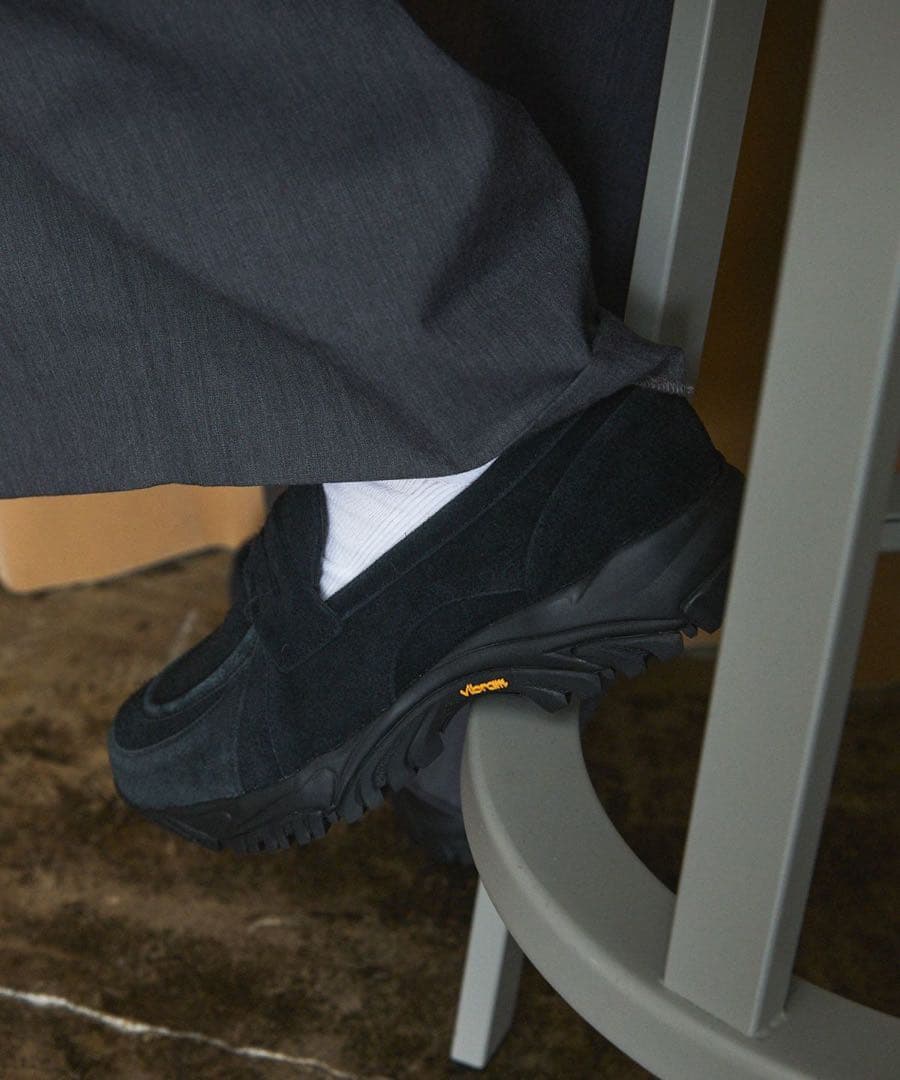 ボリュームVIBRAMソールリアルレザースウェードローファースニーカー