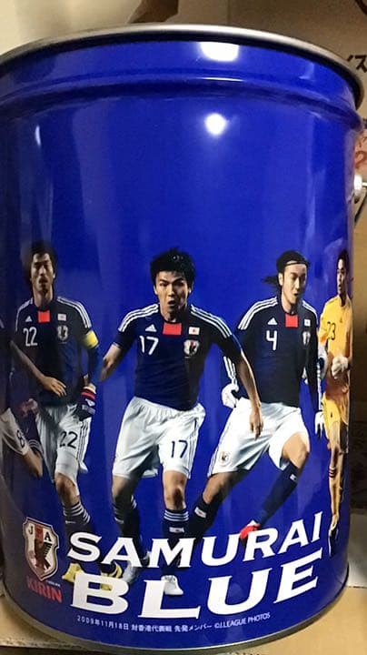 サッカー 日本代表 KIRIN  ワールドカップ  椅子 クリスマス 缶　キリン