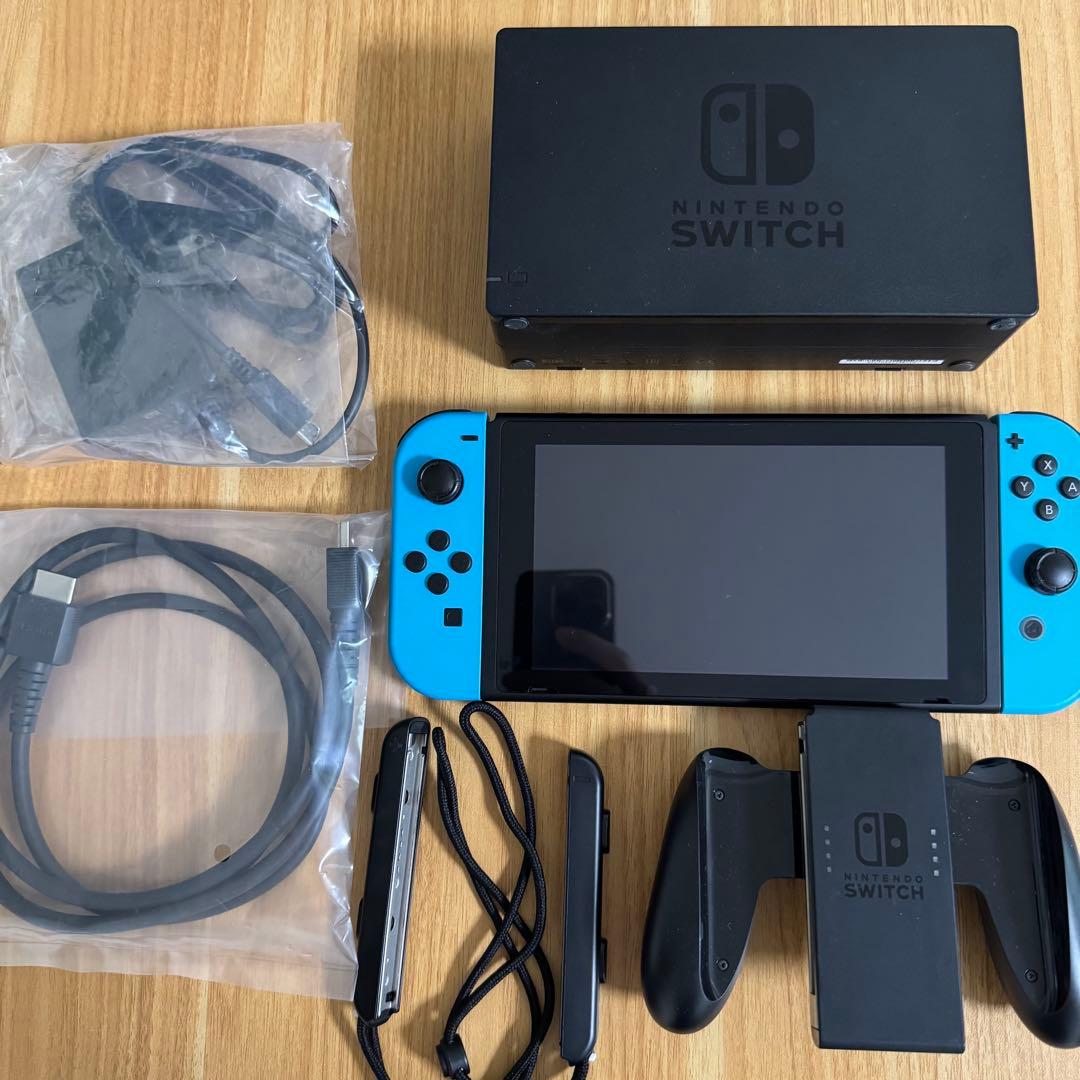 Nintendo Switch 本体 + 付属ケース