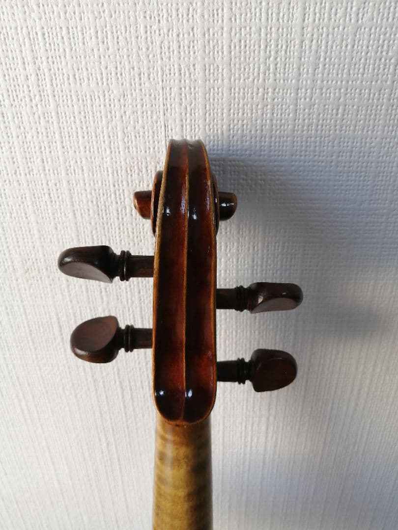 オールドフレンチ　ヴァイオリン　(An old French violin)