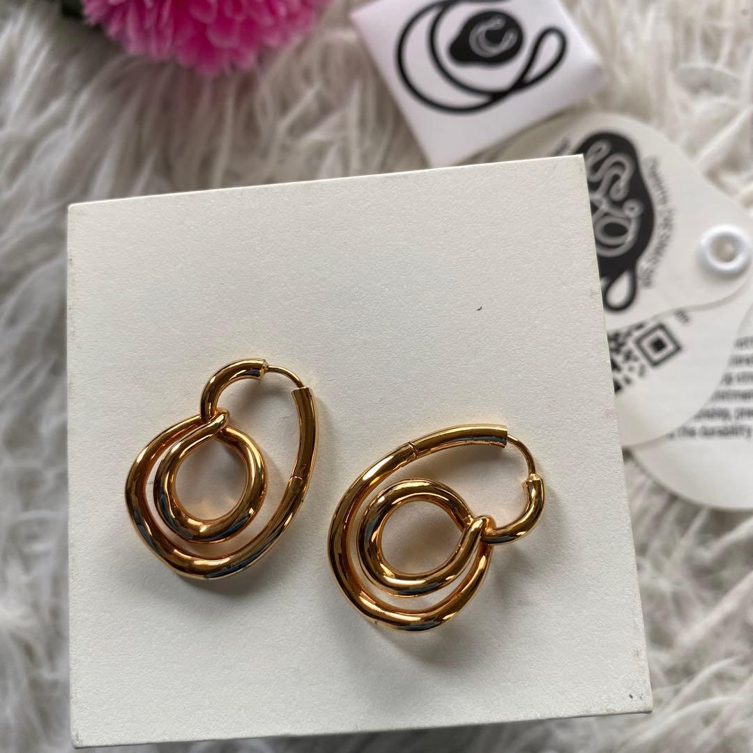 KaYシャルロット シェネ Charlotte Chesnais