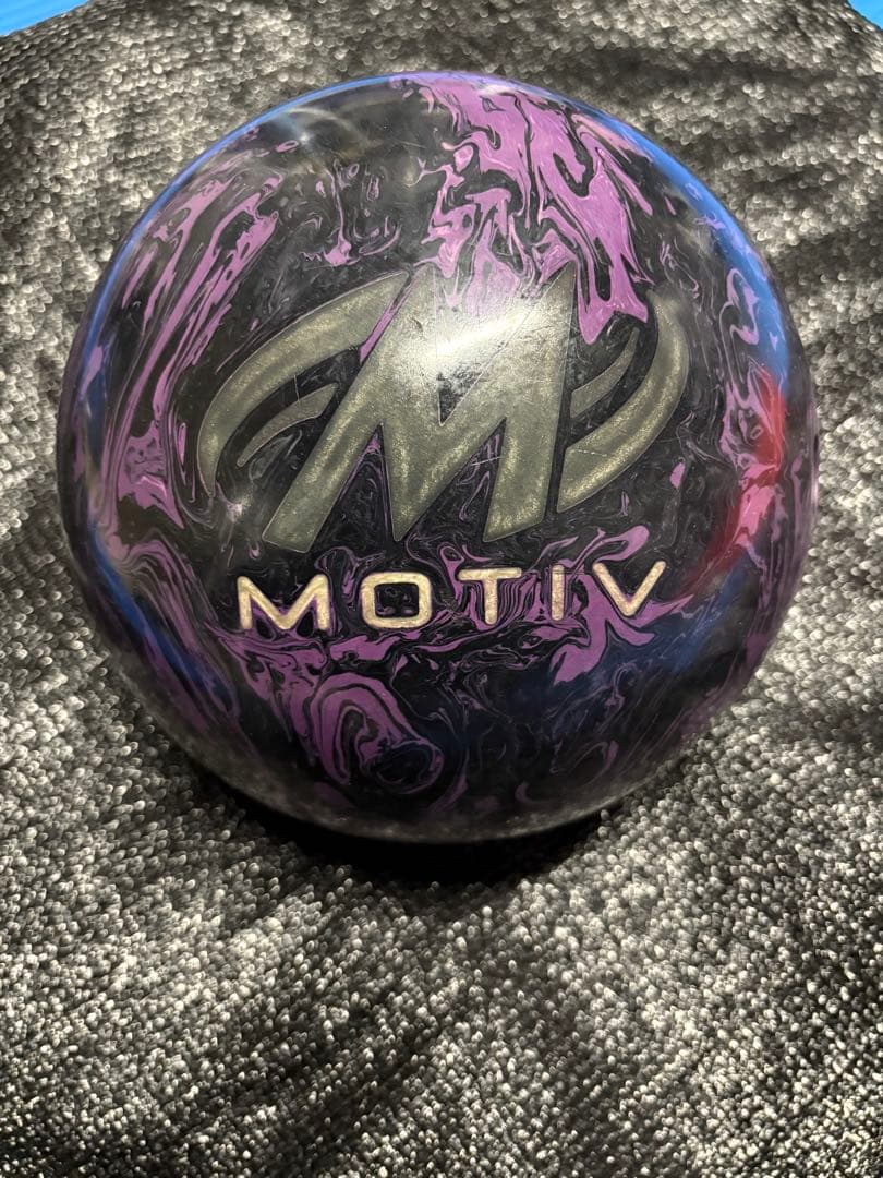 MOTIV Jackal Ghost ボウリングボール　14ポンド