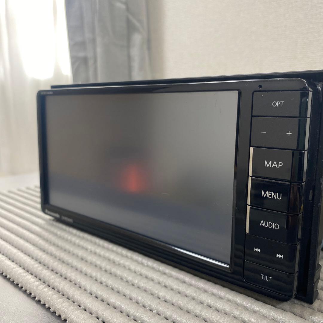 ストラーダPanasonicカーナビCN-RE04WD Bluetooth