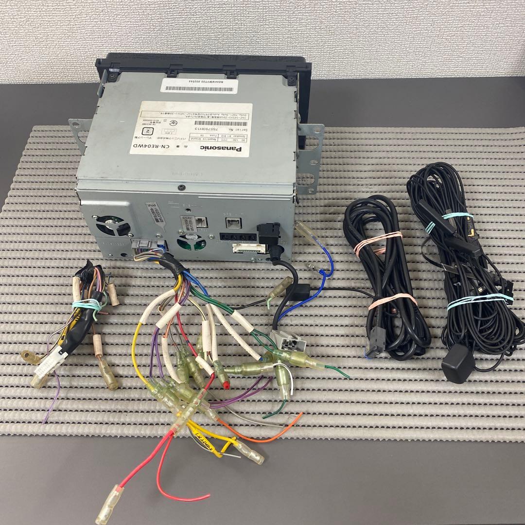 ストラーダPanasonicカーナビCN-RE04WD Bluetooth