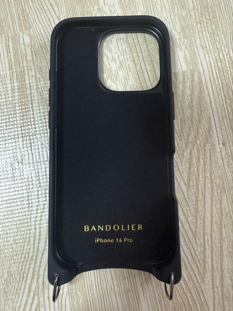 BANDOLIER iPhone 16 Pro用　ブラック　ストラップ付